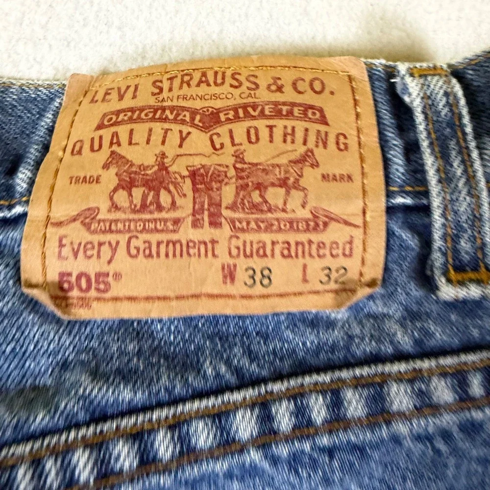 Levis 505 Regular Fit Straight Leg Jeans Mens 38x32 Medium Wash Blue Denim